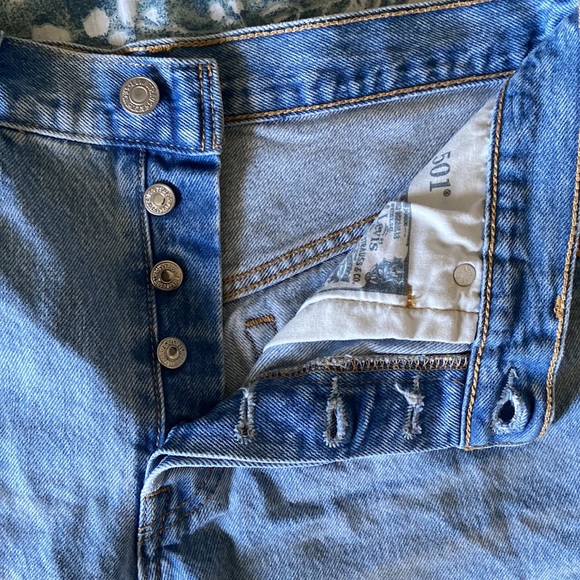 Authentic 501 High Rise Levi’s Womens Shorts | Size 28 - Picture 4 of 6